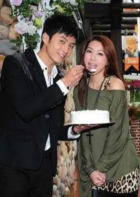 "林韦君,出道30年连换14个男友,改名后重新开始_多媒体_交往_霍建华