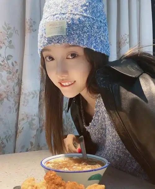 原创姜贞羽久违回归舞台一支红衣水袖舞惊艳众人没能成团也能独自美丽