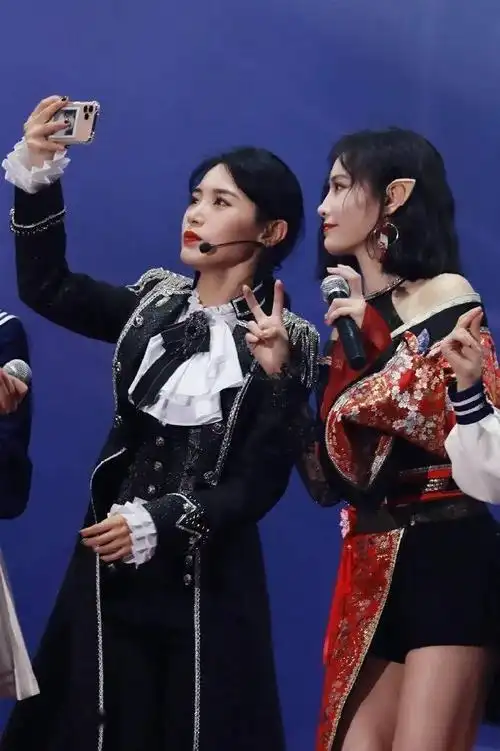 fan动态丨戴萌许佳琪八年友谊情同亲人 下次一起在顶峰相见吧_时候