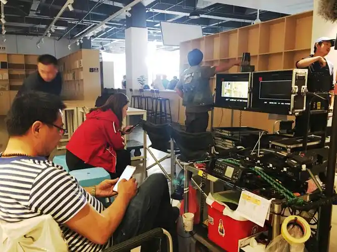 泉商创享空间秒变开心麻花导演组电影拍摄现场