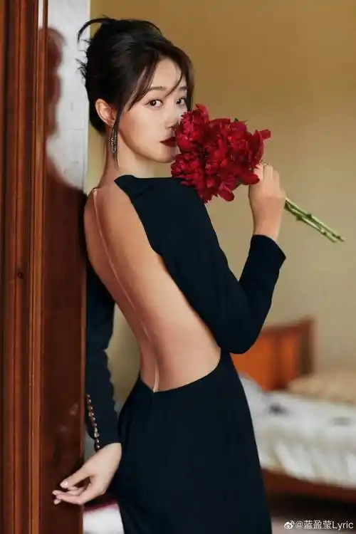 蓝盈莹从来不会被体重秤上的数字所影响,她接受自己体重的变化,无论