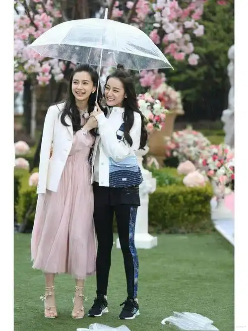 迪丽热巴与angelababy早期跑男同框网友直呼太美了