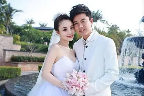 杜淳担任陈赫伴郎,结果没过两年二人便离婚收场,陈赫也背上了"好男人"