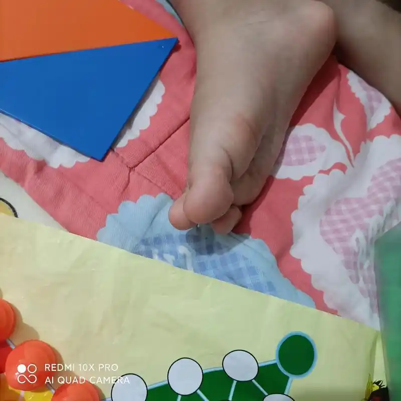 奇怪的小脚丫,可爱的小表情,离谱的小绘画,还有一群可爱的小玩 - 抖音