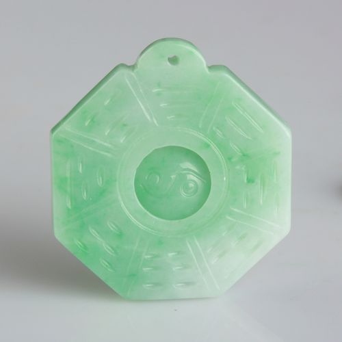 八卦正品缅甸天然翡翠阳绿吊坠双龙乾坤阴阳太极颈饰