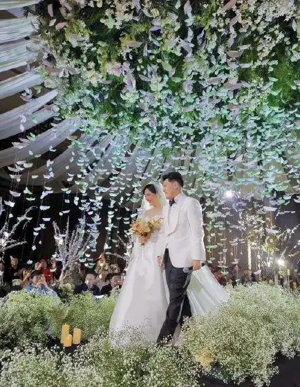 金星为主持人余声证婚,红裙亮相性感撩人,大赞新郎新娘感情好