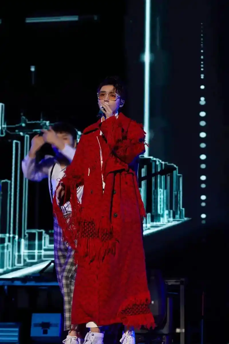 王俊凯 #无边界演唱会 "从这个角度看你们真的太美了""其 - 抖音