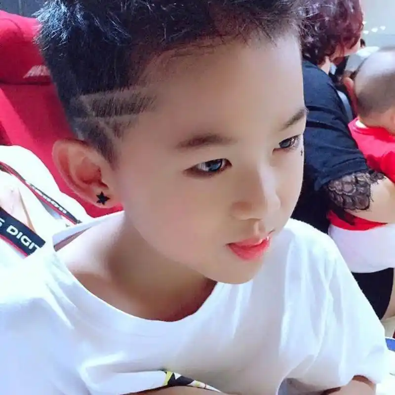 小学生上课打游戏被罚写检讨,用"藏头诗"讽刺老师:你真丑