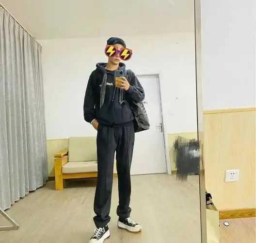 肖战自拍合集,这么可爱的邻家小哥哥怎能不喜欢!