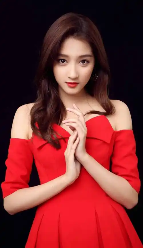 原创关晓彤最新营业照曝光真的瘦了很多95后小花还有她的位置吗