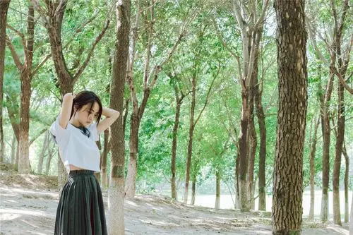 余心恬文艺风写真曝光,森系少女美好恬静