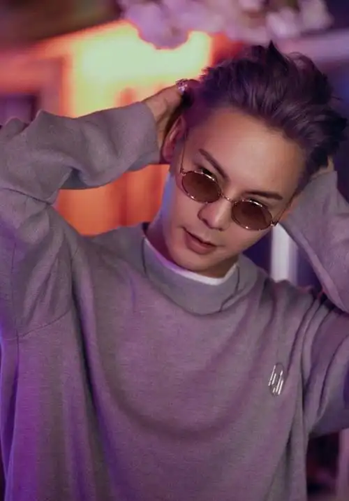 陈伟霆橙色发色好耀眼,感觉是夏天橘子汽水味的哥哥,引发热议_腾讯