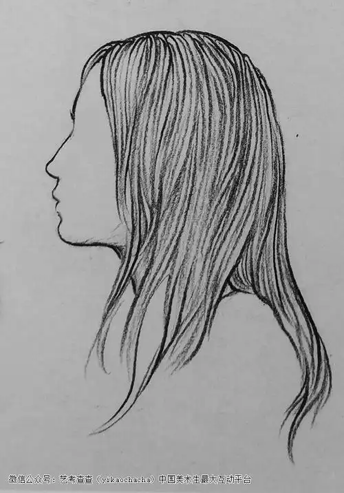 女青年侧面中分长发的速写画法