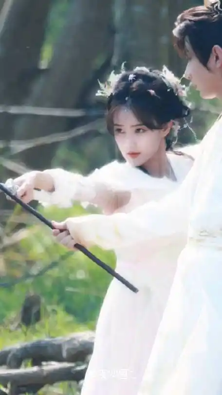 李一桐 又甜又狠93妈妈我终于又见到会动的清瞳了,又看到李一桐打戏