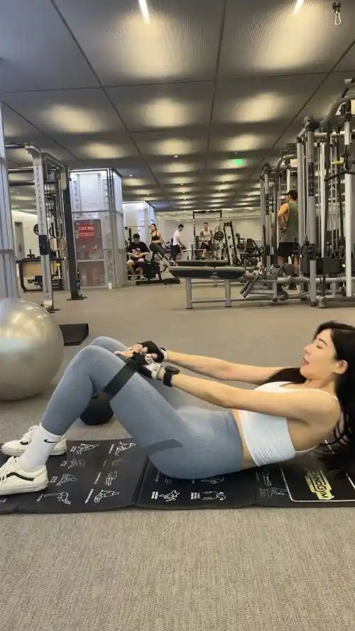 健身达人周韦彤教你日常修身美颜_女神_工作_明星