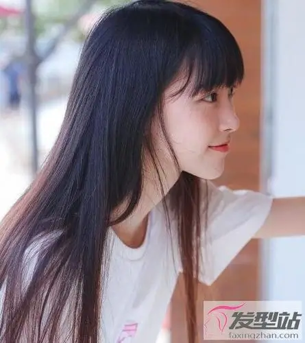 今年流行的直发发型get网红同款打造气质女神