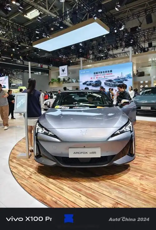 用vivo x100 pro手机记录北京国际车展,几家欢乐几家愁,人挺火爆.现场