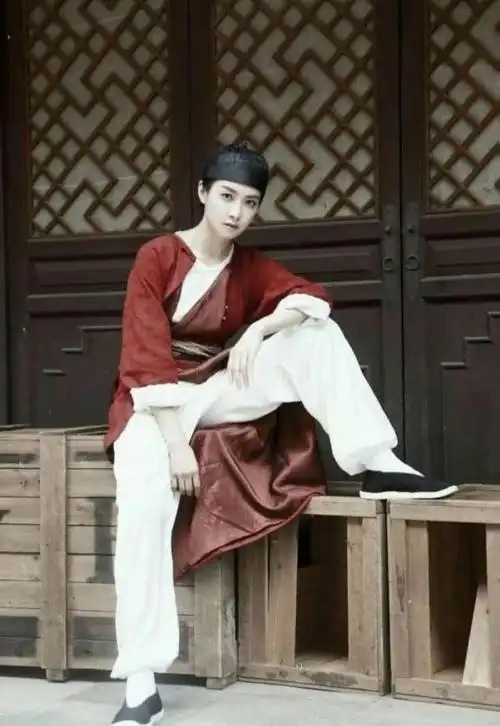 原创女扮男装造型盘点杨紫鞠婧祎俊秀宋茜侠气热巴有九分像