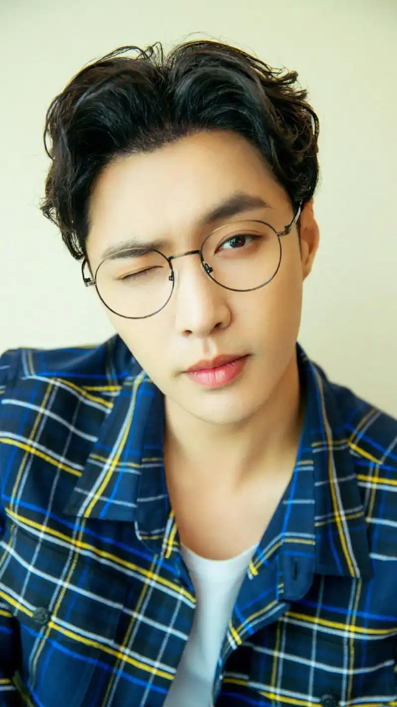 iphone,歌手,帅哥,张艺兴,帅气,手机壁纸,大陆男明星,帅哥明星,手机