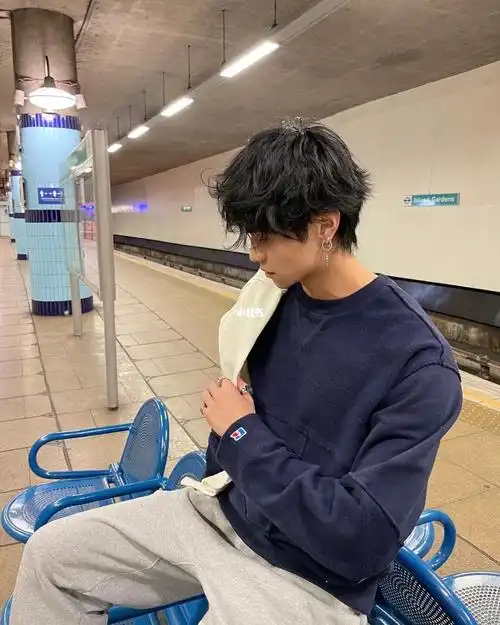 男生短发凌乱感少年感纹理外翻卷发