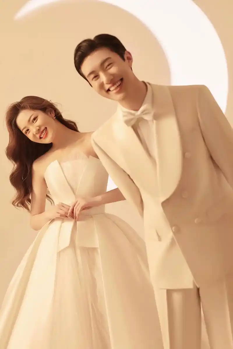 设计师款缎面婚纱结合光影主纱的浪漫93.