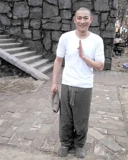 【图】刘德华光头造型曝光 剃头前因紧张彻夜难眠