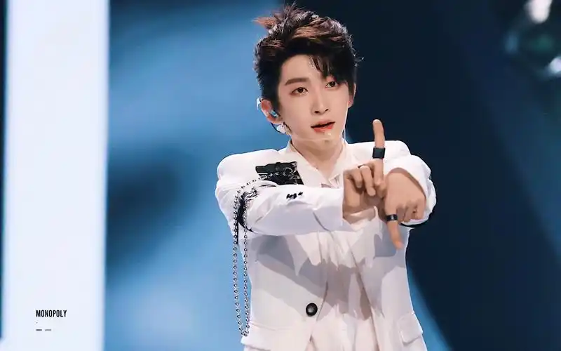 直拍 | 他扶起麦的那一刻,整个世界都清亮了【刘宇210521into1直拍】