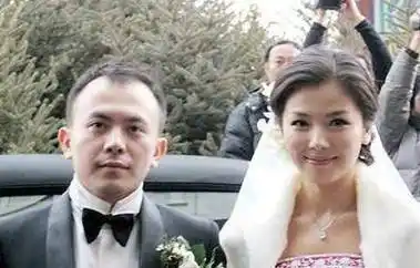 被传婚姻的刘涛首曝光近照,倒立健身,42岁身材依旧时尚_王珂_丈夫_的