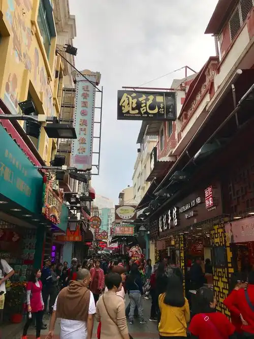 澳门氹仔岛著名的历史老街——官也街.全长150多米,宽5米.