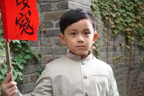 吴磊整容?明明从小帅到大!(组图)