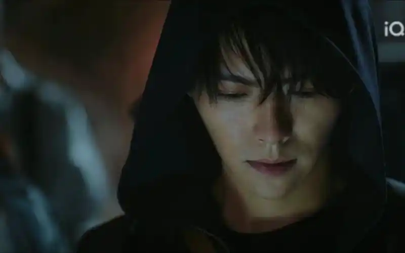 肖宇梁版张起灵 人间手办 腹肌斯哈斯哈