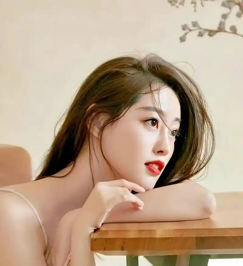 祝绪丹斑点透视连衣裙性感写真