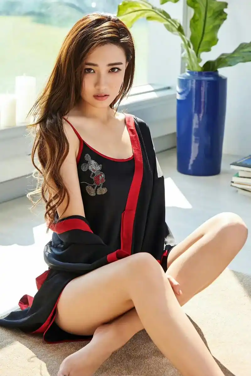 徐璐品牌代言写真,体形完美. #美女# #九月动态激励计划