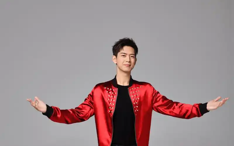 电脑壁纸 明星 大陆明星 时尚男神李现穿红衣服展现个人魅力写真