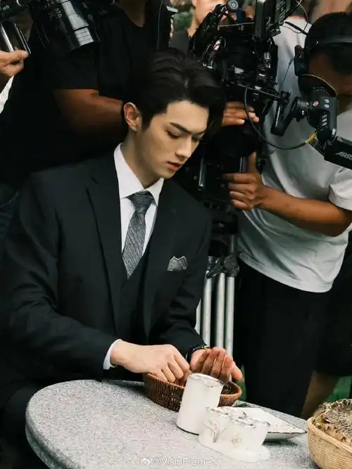 许凯ins营业照##许凯好绝的侧颜