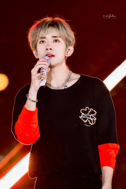 t杂志集齐tfboys#易烊千玺超话前线多的好处就是你可以看到360度(不