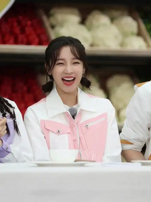 最爱跑男里雨琦的装扮小辫一翘,谁都不爱#宋雨琦  #宝藏女孩宋雨琦