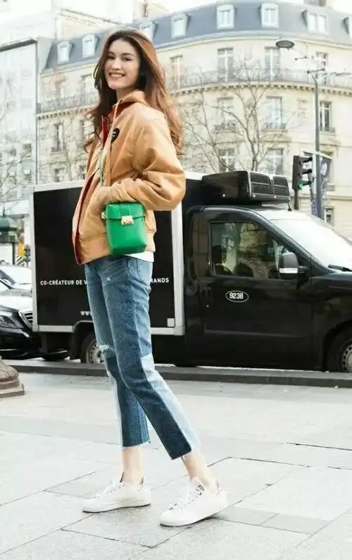 黑裤子配黑鞋还是白鞋,黑裤子配白鞋子好看吗(别忘了西裤和牛仔裤与