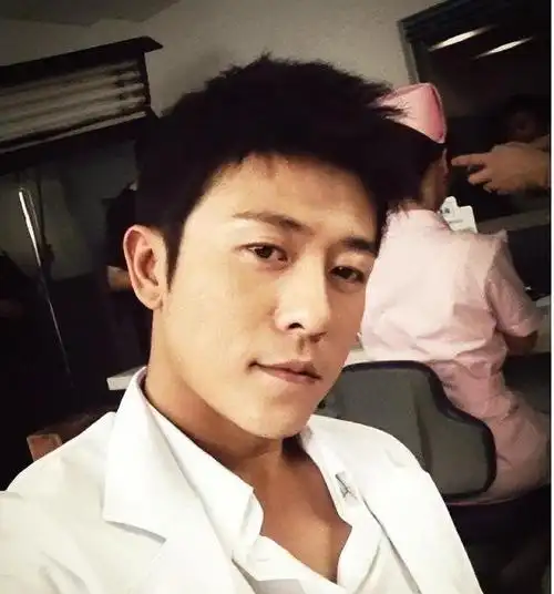 林雨申亲妈是导演干妈是导演20年都捧不红却在改名后火了