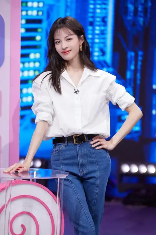 钟楚曦杨超越新戏开机,人设压抑,观众会有观看欲望吗_腾讯新闻