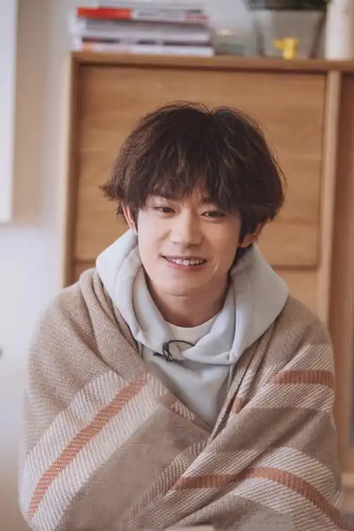 易烊千玺 湖南卫视芒果tv综艺朋友请听好