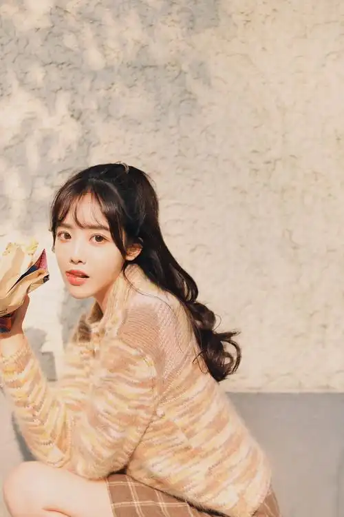 p>朱容君 sup class="normal">  /sup>,别名兔子牙,歌手,演员.