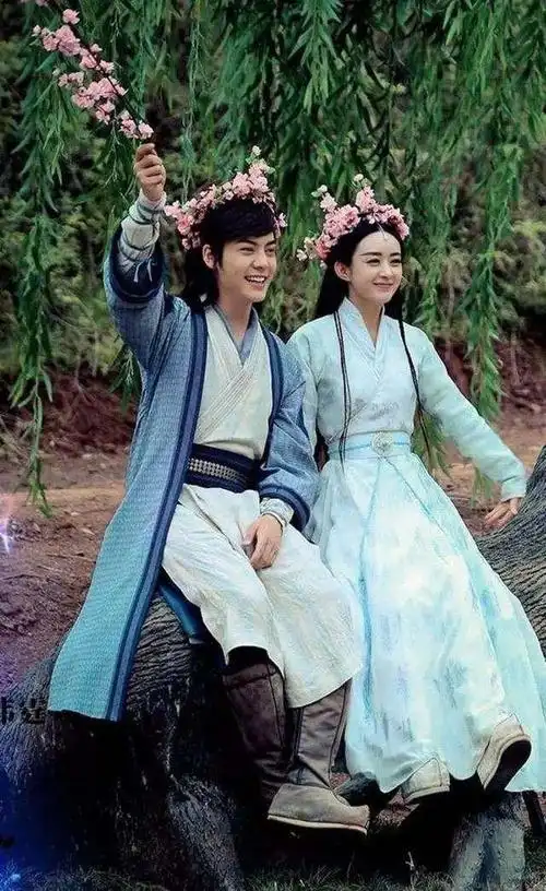 这对cp真成了?这些细节出卖了陈伟霆的心