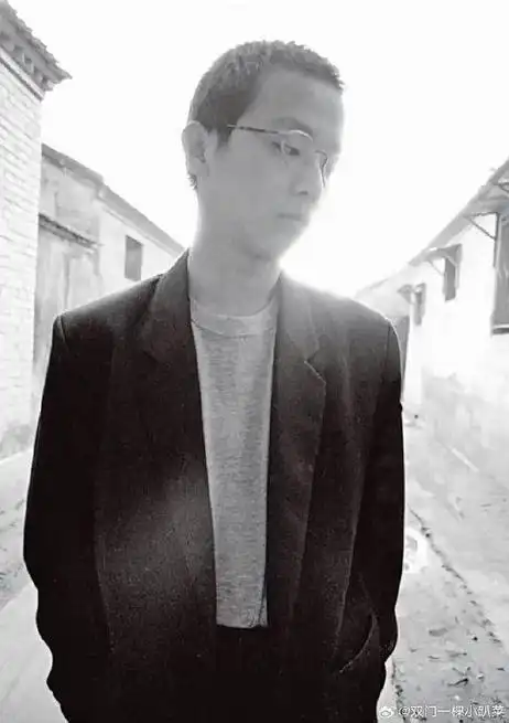 窦唯年轻时的采访视频