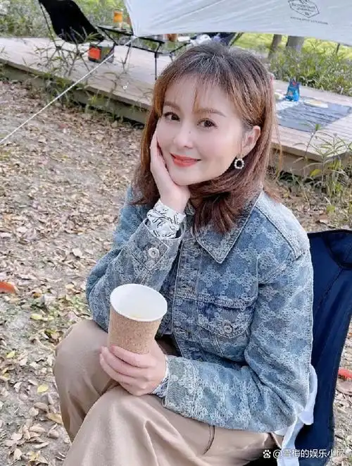 她被誉为干净的女演员富商苦追10年才嫁今和女儿被宠如宝