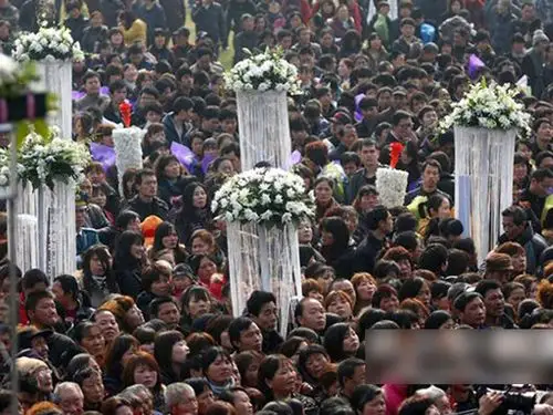 最豪华的葬礼超豪华丧礼花费500万现场人山人海