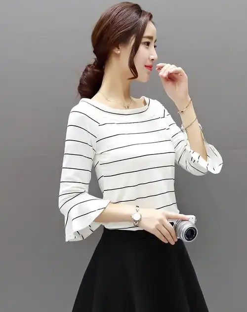 一字领荷叶边袖口t恤