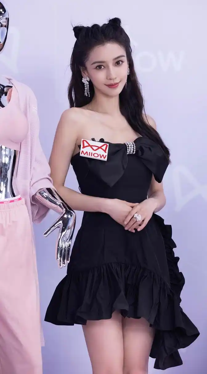 angelababy出席内衣品牌直拍