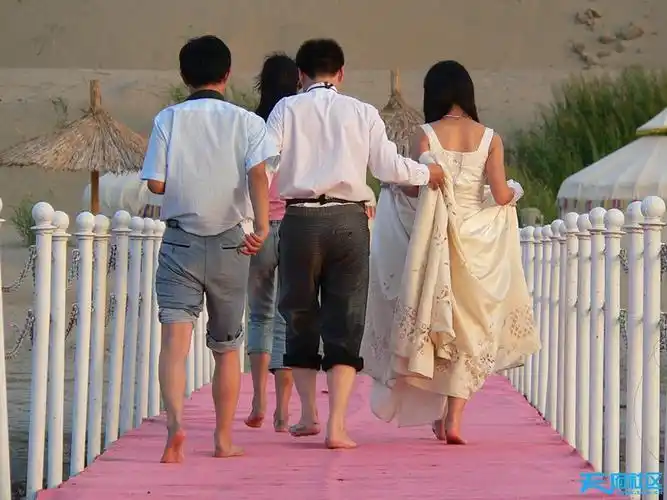 为显现水中的浪漫不惜当一回赤脚大仙