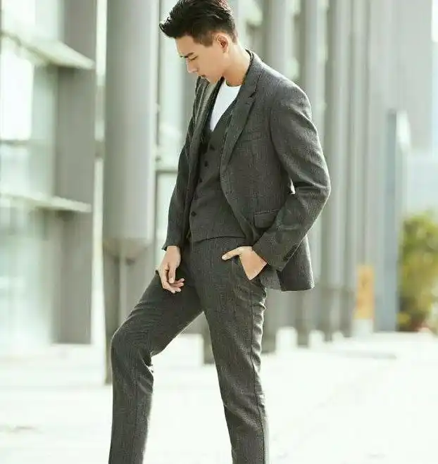 李现腿长一米八气场全开现男友的大长腿藏不住啦